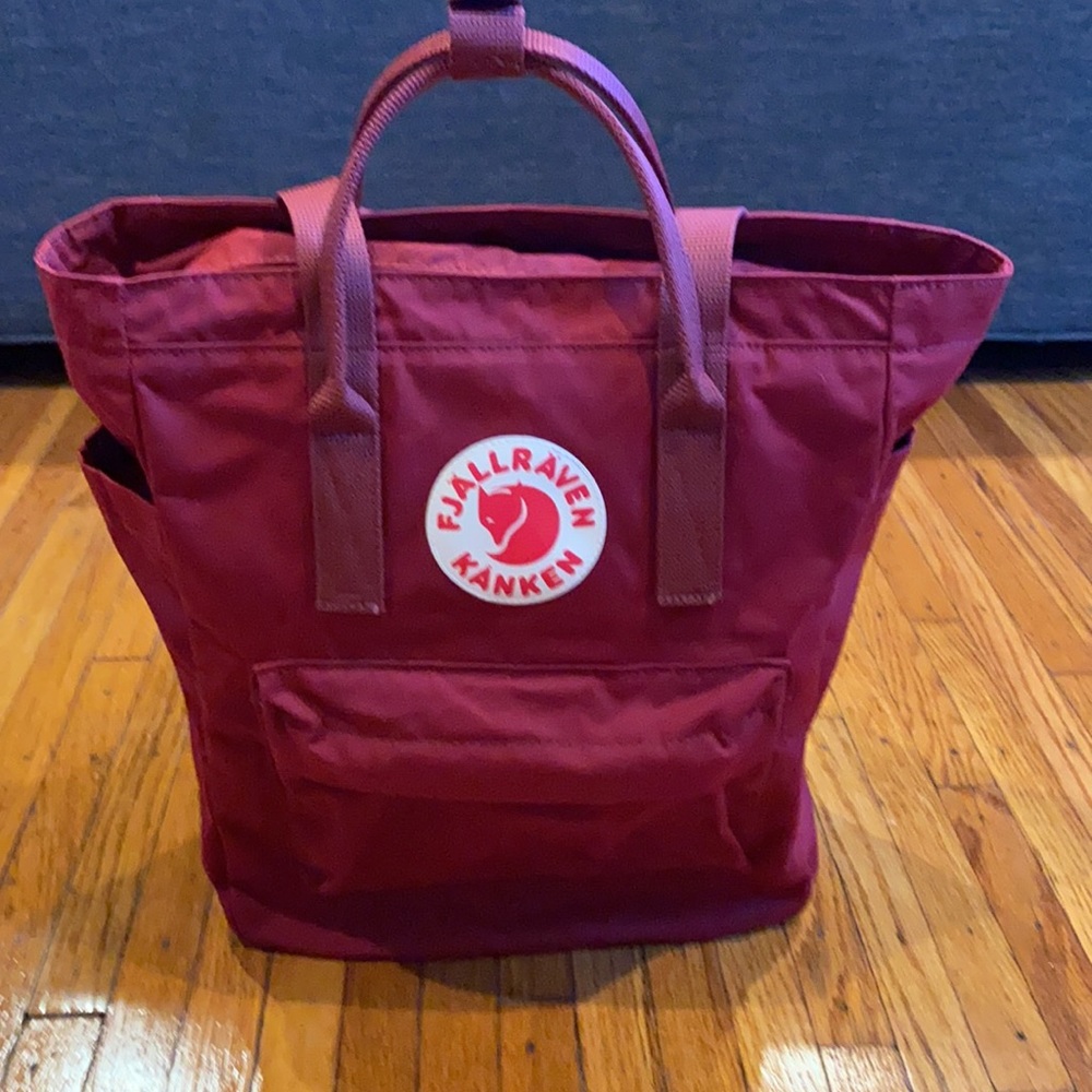 Large Kånken Totepack in Ox Red